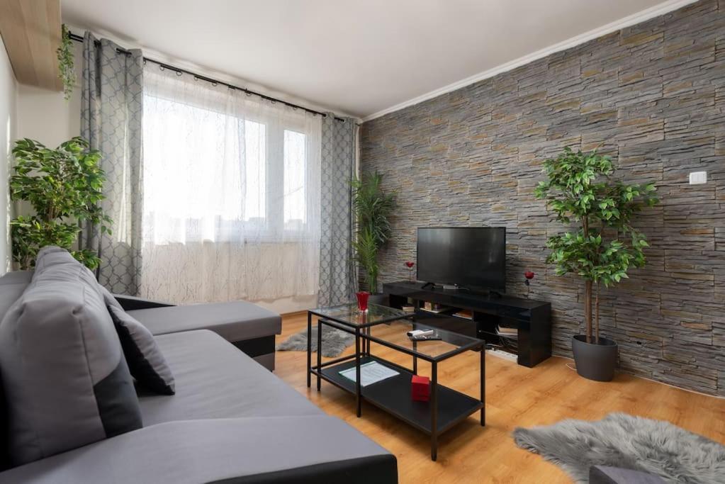 Ferienwohnung Spacious And Bright Flat Between Airport & Center Budapest Exterior foto
