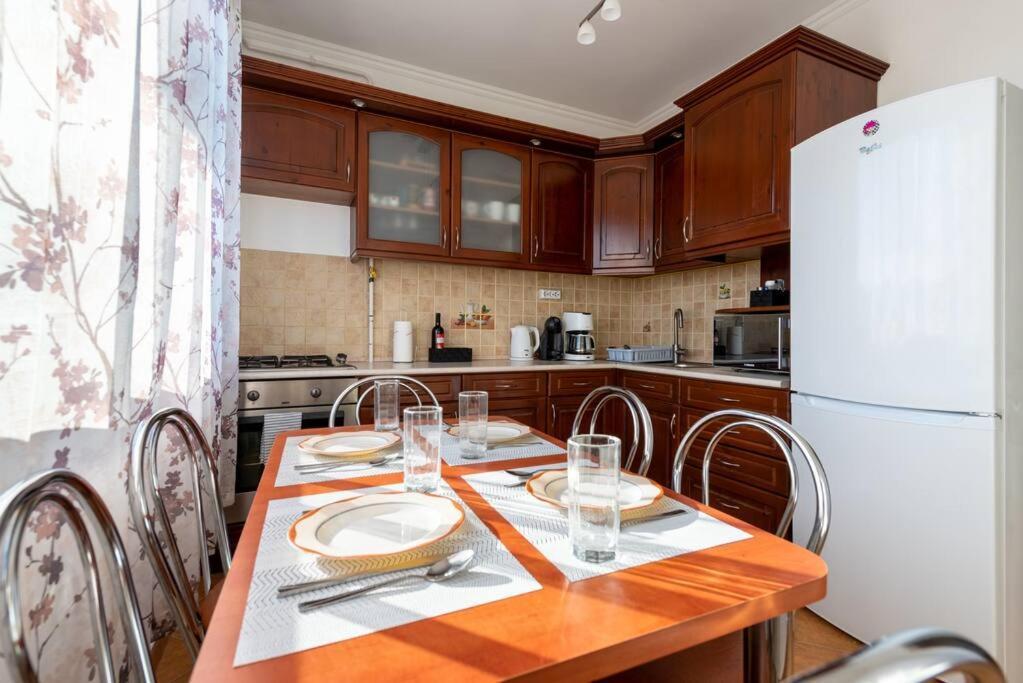 Ferienwohnung Spacious And Bright Flat Between Airport & Center Budapest Exterior foto