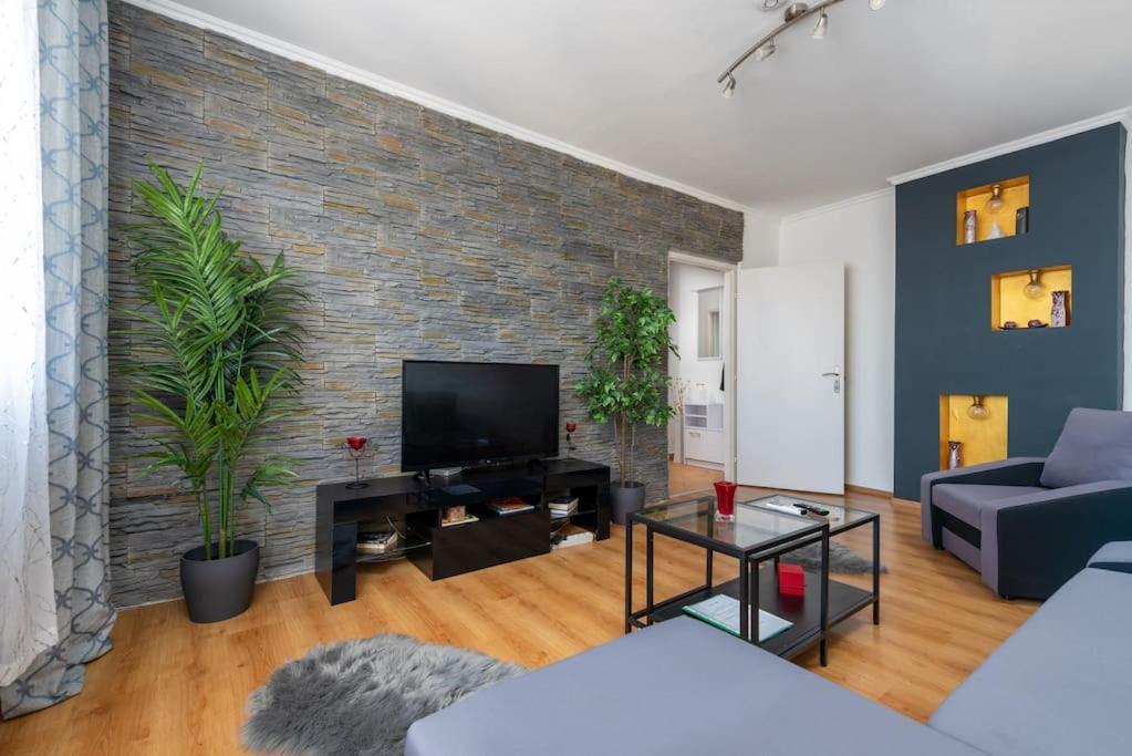 Ferienwohnung Spacious And Bright Flat Between Airport & Center Budapest Exterior foto